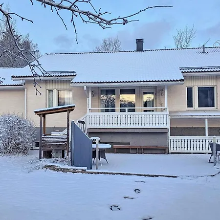 Tilava Ja Tunnelmallinen 26m2 Huone Max Kuudelle Hengelle Séjour chez l'habitant Kerava