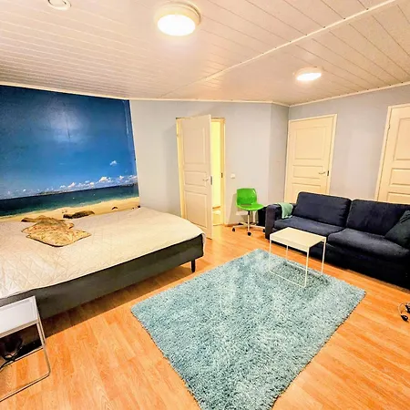 Tilava Ja Tunnelmallinen 26m2 Huone Max Kuudelle Hengelle Homestay Kerava